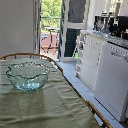 Garden And Seaview - Free Parking