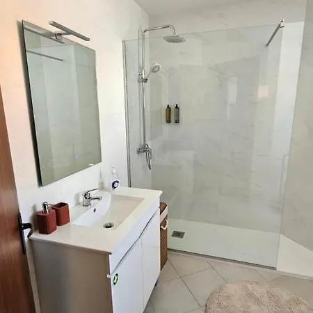 Garden And Seaview - Free Parking Apartman