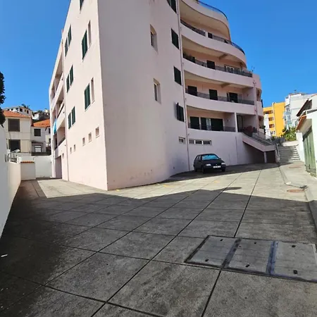 Garden And Seaview - Free Parking Апартаменты