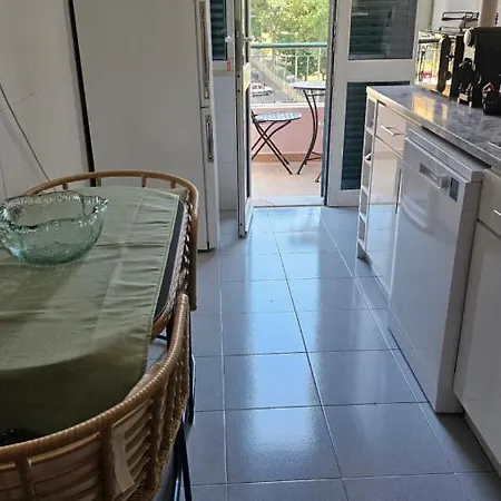 Garden And Seaview - Free Parking